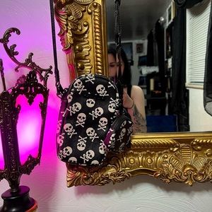 ☠️ Betsey Johnson Skull Crossbody ☠️